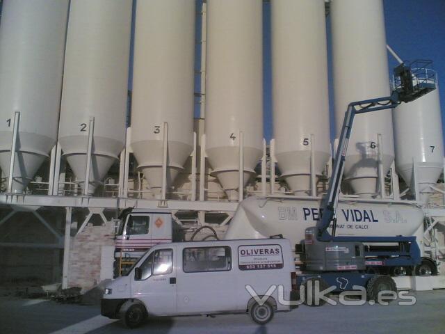 Saneamiento y pintado de silos industriales