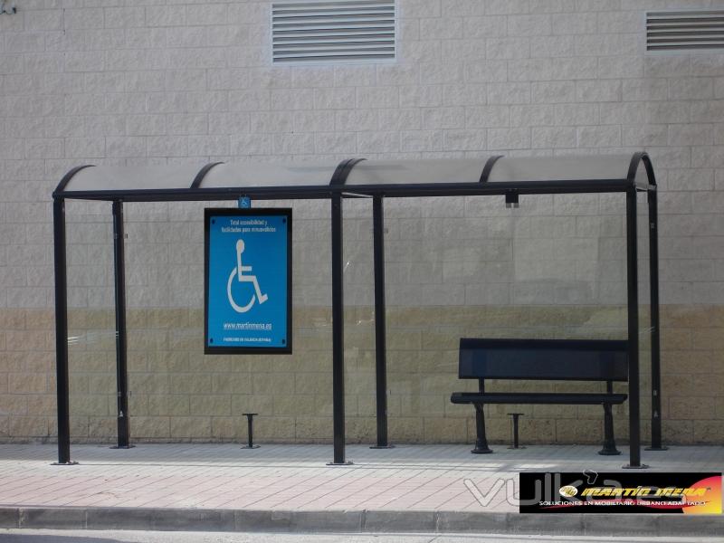 MARQUESINA DE AUTOBÚS ACCESIBLE PARA TODOS LOS PUBLICOS