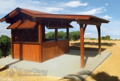 Caseta de madera y chiringuito pub de copa