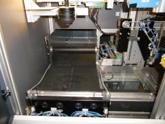 Vista frontal del Cargador automático, carga de forma autónoma hasta 350 fármacos a la hora.