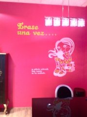 Vinilo decorativo infatil tulula en zapateria infantil