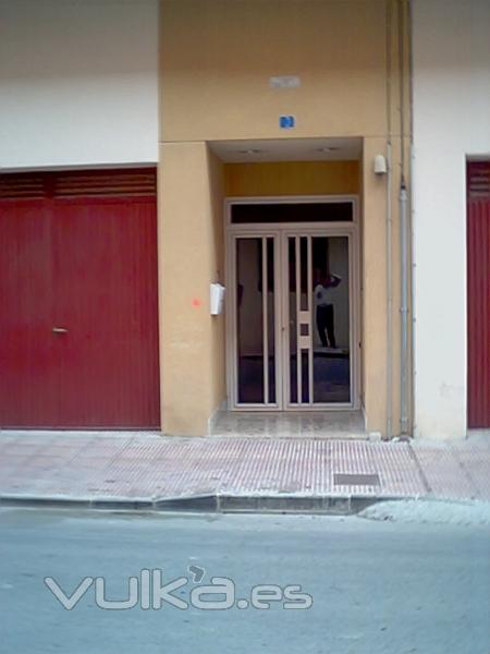 PUERTA EDIFICIO MULA