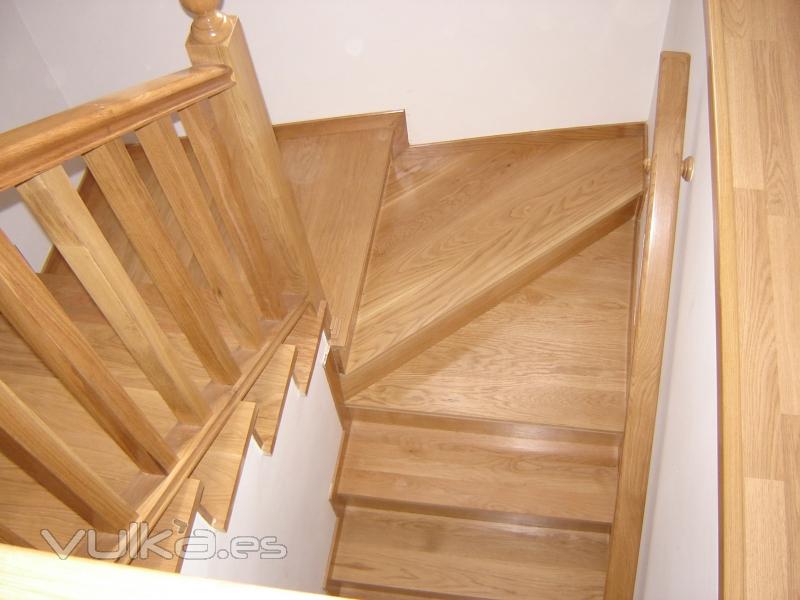 Escalera en madera de Roble, balaustres rectos.