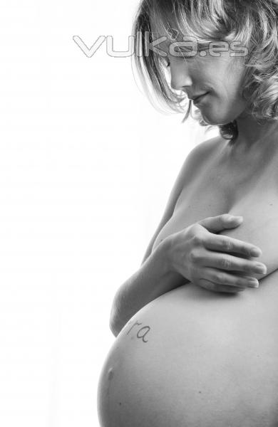 Sesiones de maternidad. Consulta en www.artefoto.net