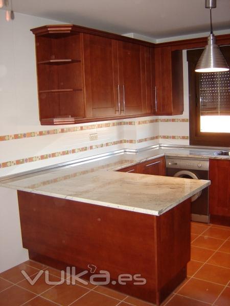 Cocina en madera de Cerezo.