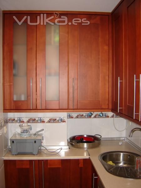 Cocina en madera de Cerezo.