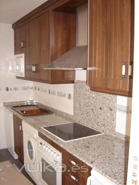 Cocina en PVC Nogal.