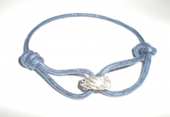 Pulsera de algodón encerado azul y pieza Zamak .Nudos regulables7EUR