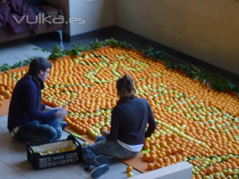 mural realizado por dos estudiantes de 1 publicidad de la UJI Edgar y Maria con naranjas y limones