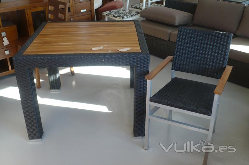 oferta particulares , conjun to terraza mesa y 4 sillas en wicker y teka 750 euros , portes incluido