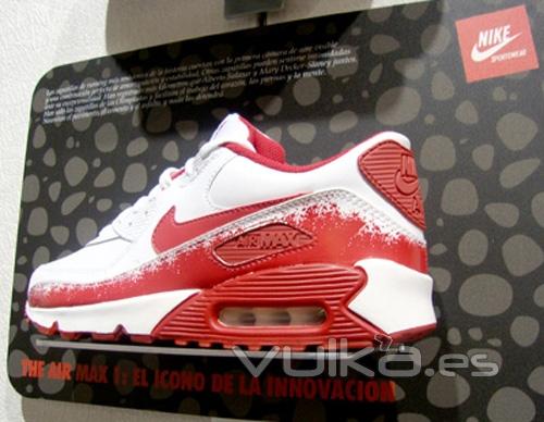 Fabricacin e impresin de plv, con troquelado y fresadopara tiendas Nike