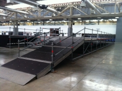 Rampa de carga y descarga escenario layher