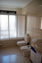 Bano habitacion triple
