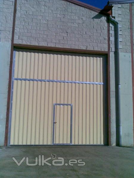 puerta contrapesada industrial