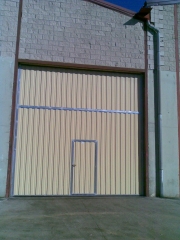 Puerta contrapesada industrial