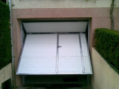 Puerta contrapesada residencial