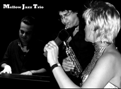 Mellow jazz trio presenta sus versiones en un formato muy original, compuesto por voz, piano y saxo tenor en su