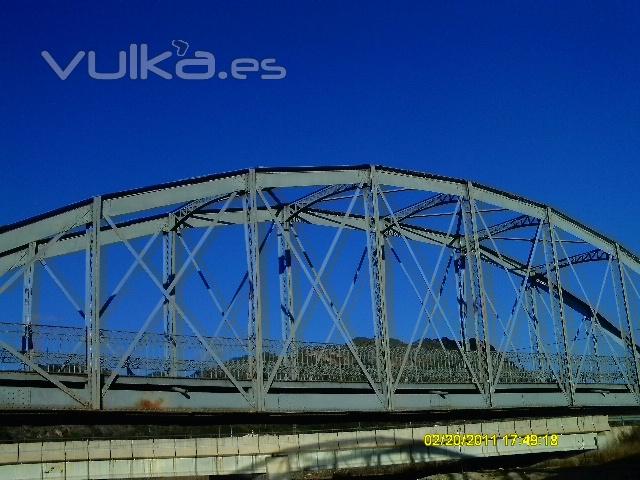 puente de acero sobre el rio argos calasparra murcia