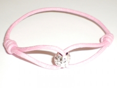 pulsera de algodon encerado y pieza de zamak.Nudos regulables