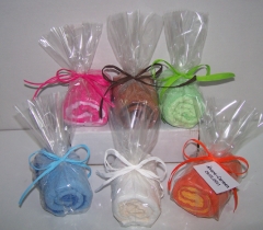 Toallitas en forma pastel. Detalles para invitados cosas43.es