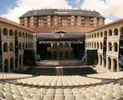 Montaje de gradas para espectaculo en lleida