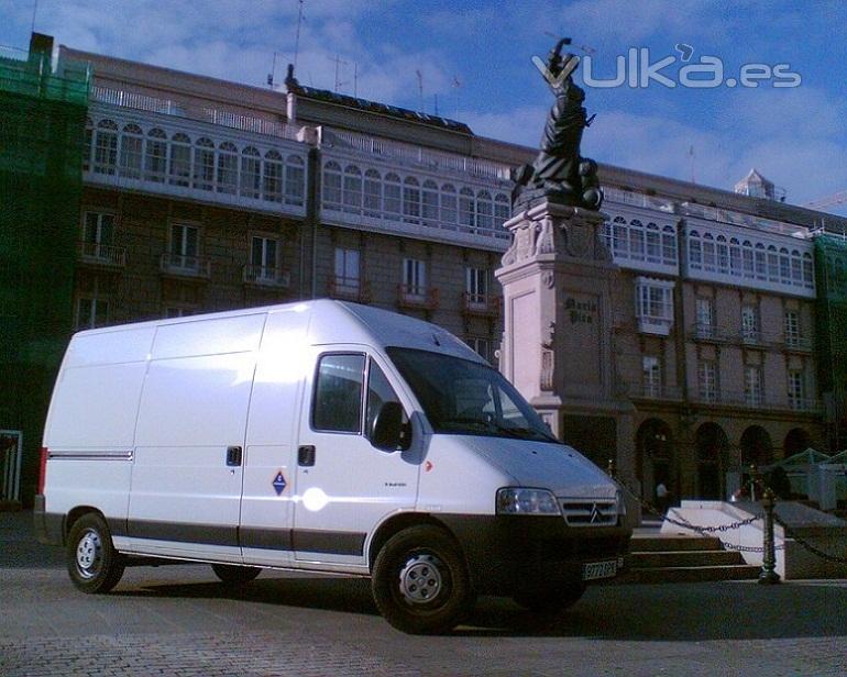 Coche de empresa en la Plaza de Maria Pita (La Coruña)