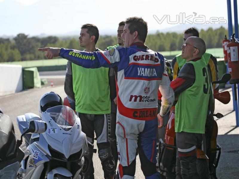 reunion con los alumnos en el pit lane