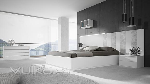 Muebles dormitorio con detalles del cabezal en metal plata