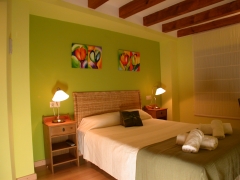 Habitacion verde casa azulete uncastillo