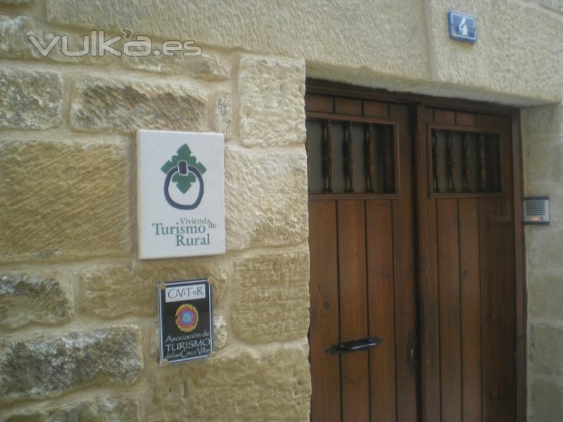 puerta entrada casa rural azulete uncastillo