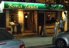 Entrada del restaurante Bona Taula