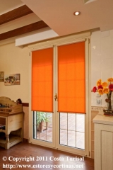 Estores guiados para puertas
