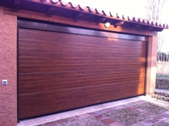 Puerta seccional imit madera