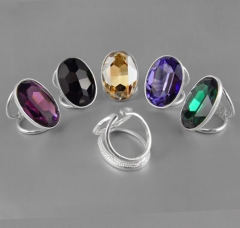 Surtido de colores en anillos de plata adaptables