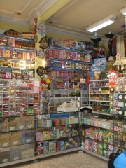 El interior de nuestra tienda, donde se ven los dulces, golosinas