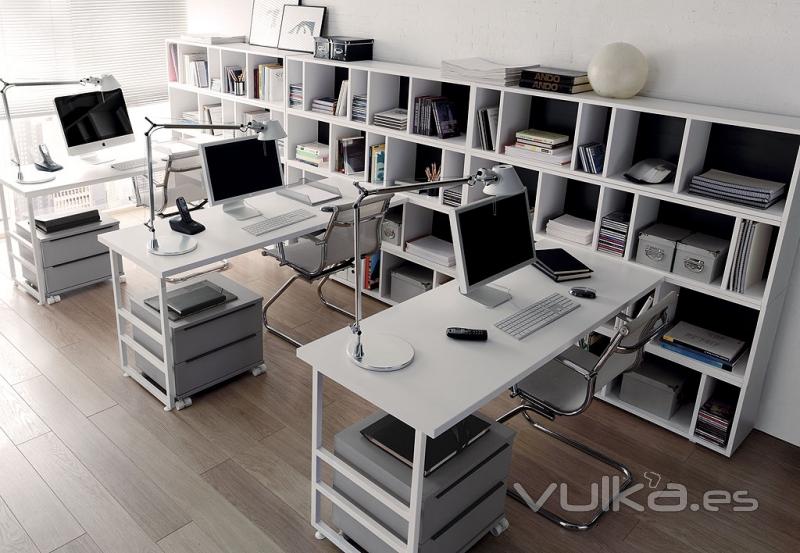 Composicion despacho con tres mesas y estanteria