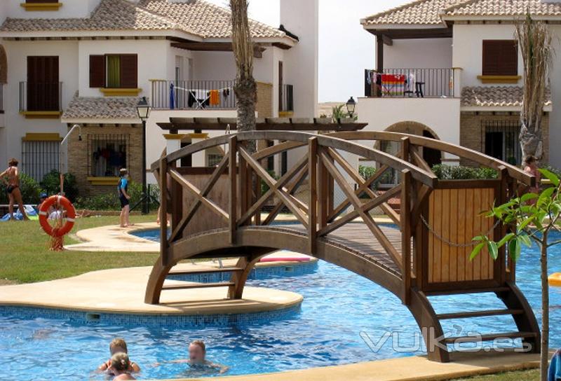 puente de madera tratado a medida