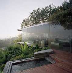 Con mucho vidrio. casas que se viven hacia el medio ambiente