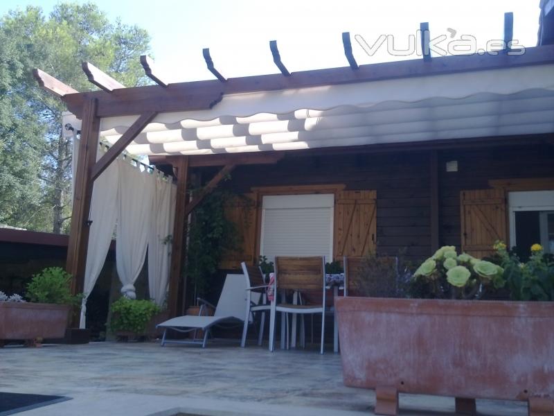 pergola descubierta  con toldo