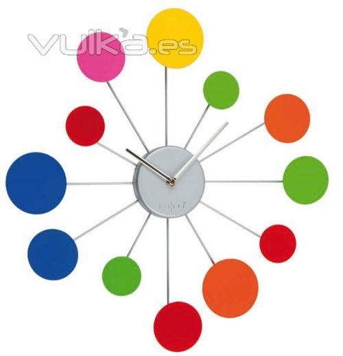 Reloj de pared Water Lily con circulos pantone. Puedes colocar los circulos de colores que marcan la