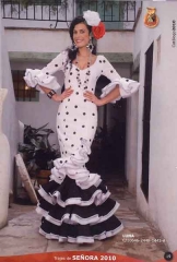 Modistas, costureras, vestidos de sevillanas, vestidos de novia, vestidos de comunion,