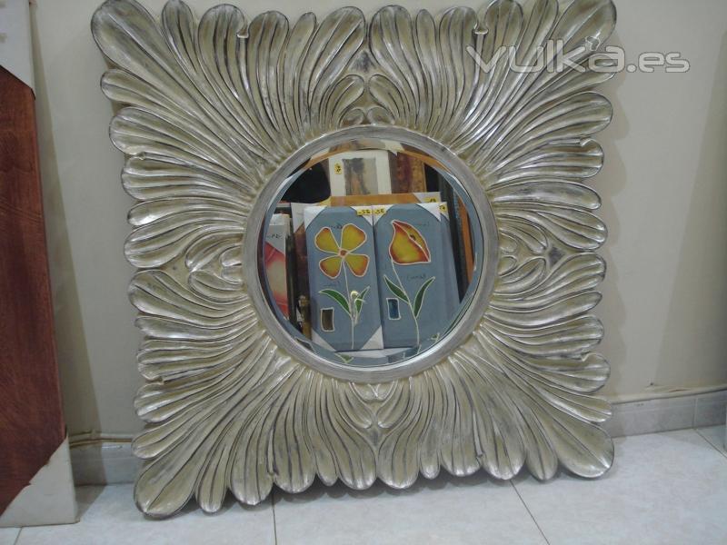 Espejo cuadrado en pan de plata,medidas 91 x 91