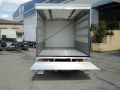 Vista interior carrozado interior en aluminio con plataforma elevadora