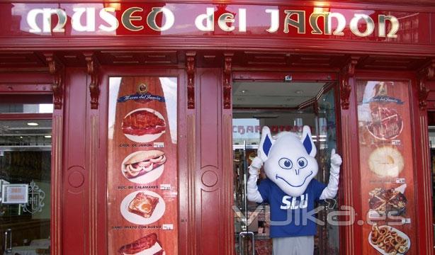 El Billiken en el Museo de Jamón