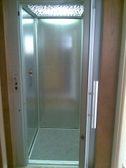 Nueva gama de elevadores hidraulicos domuslift detalle interior cabina