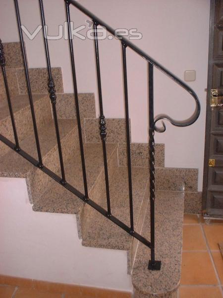 barandilla de escalera de macizo con macollas