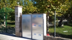 armario izda. contadores de luz, armario dcha. contadores de gas, agua y telecomunicaciones