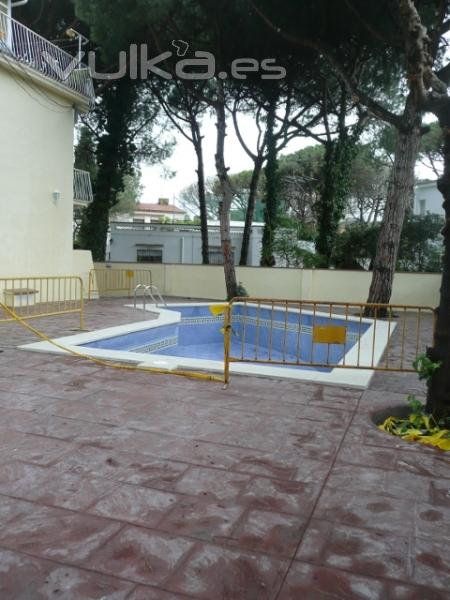 Trabajos de pavimentacin y ejcucion de piscina