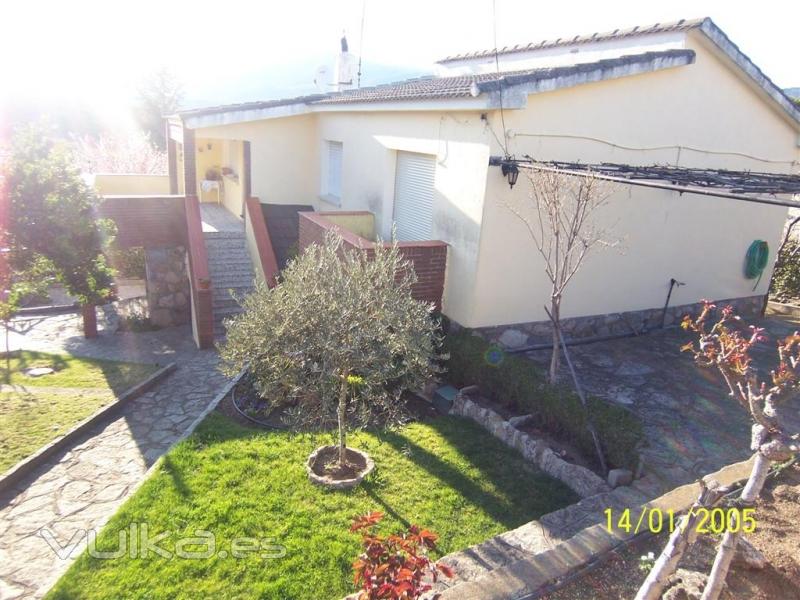 FACHADA DE CHALET INDIVIDUAL EN UNICA PLANTA EN URBANIZACION NAVAPARK