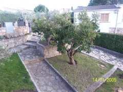 Jardin en el que se pueden ver los distintos contrastes de su decoracion